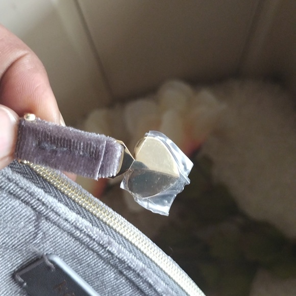 🔥5/$20 Kate Spade Coin Bag or free w/purchase of $20 or more - Picture 3 of 6